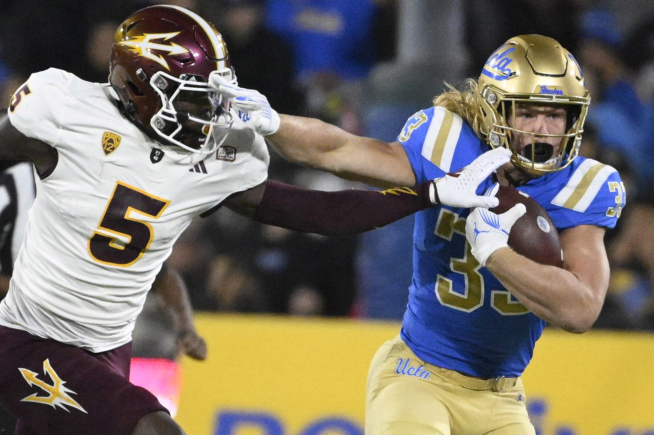 Arizona State Sun Devils defeated the UCLA Bruins 17-7 to win a NCAA Football game.