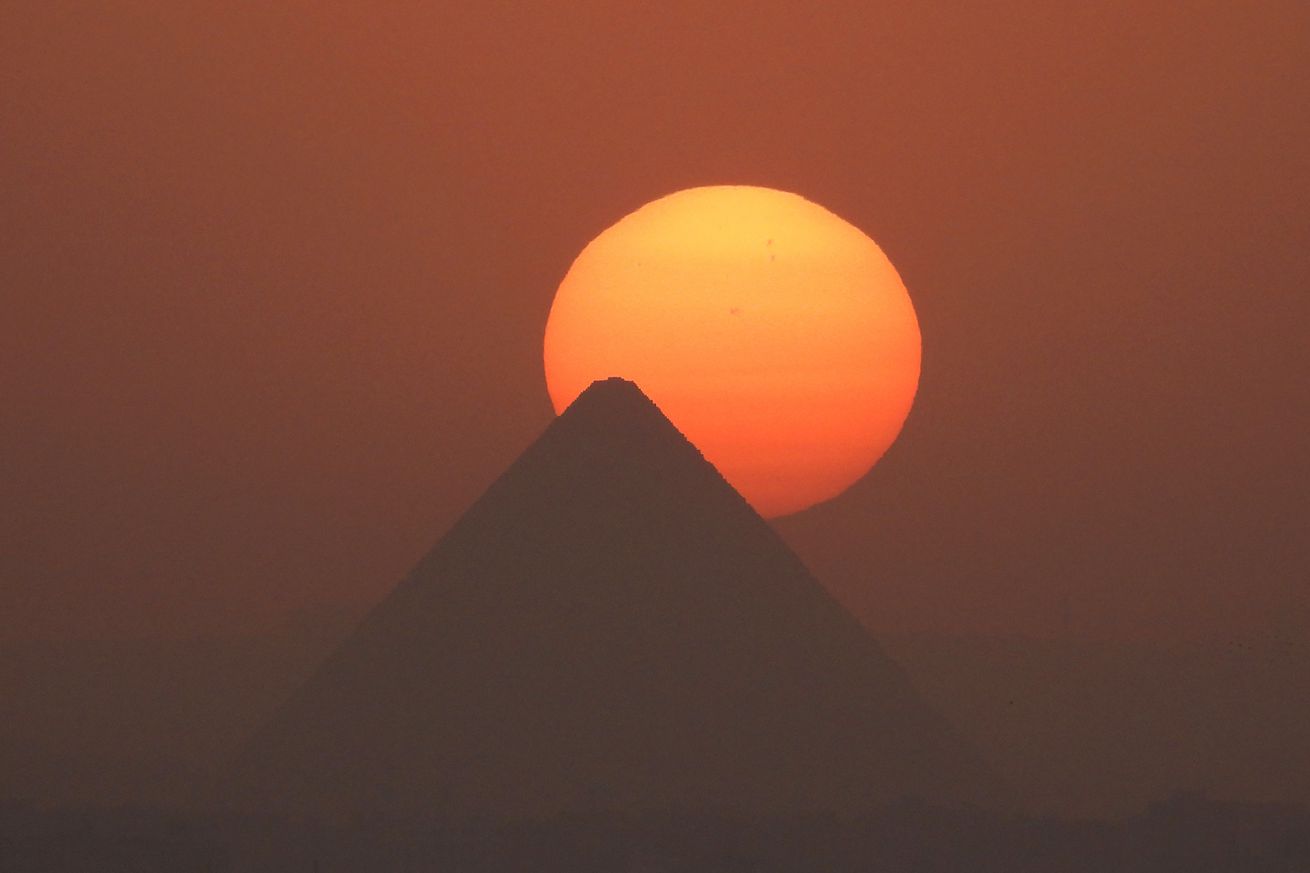 EGYPT-CAIRO-GIZA PYRAMIDS-SUNSET