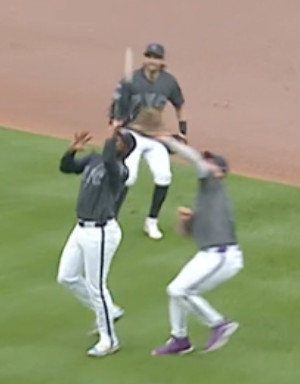 The Mets first baseman and pitcher compete to catch a popup. The pitcher ends up catching it.