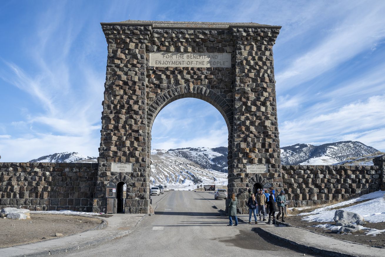 Yellowstone National Park - Roosevelt Arch