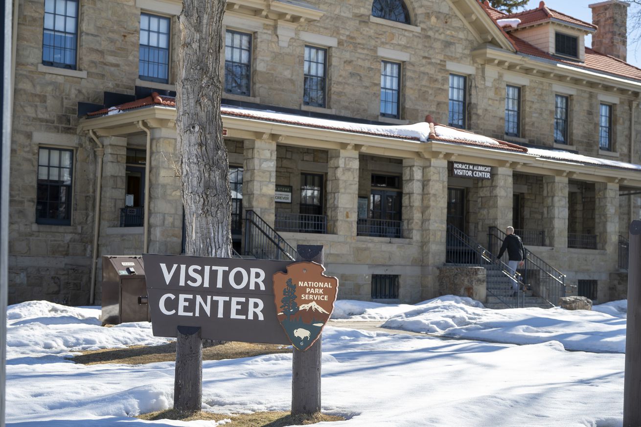 Yellowstone National Park - Visitors Center