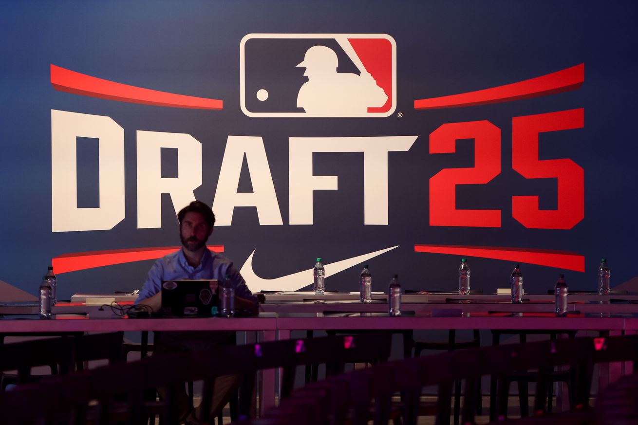 MLB Draft sign